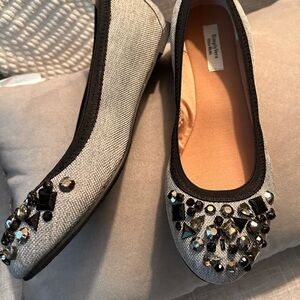 Vera Wang Simply Vera slip ons. Gorgeous grey tweed with a little ✨ sparkle.